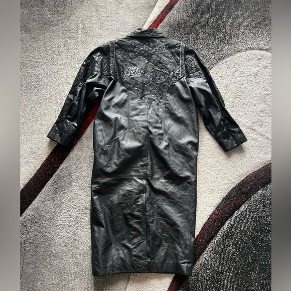 Outbrook Vintage Leather Embossed Trench Coat - Picture 5 of 6